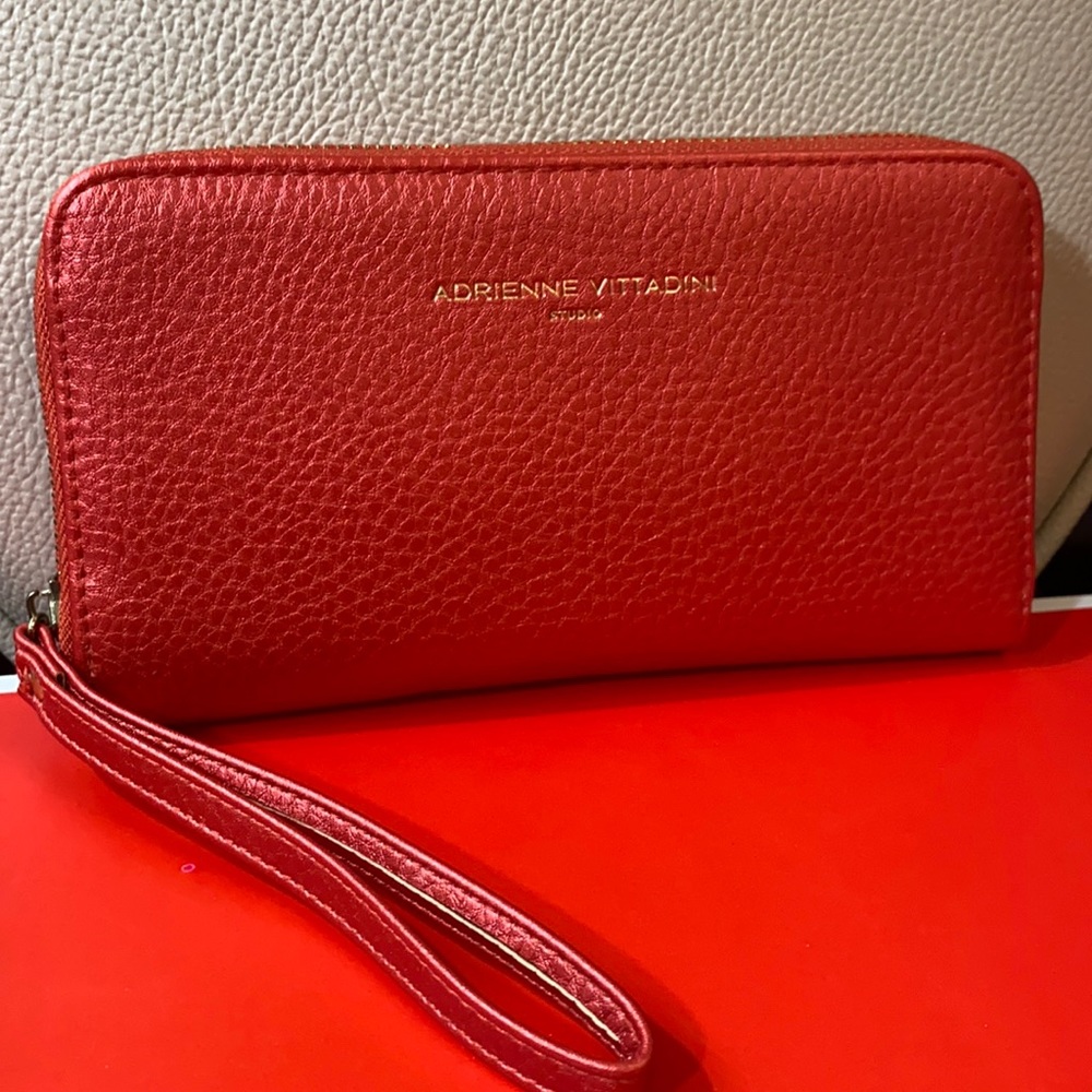 Adrienne Vittadini wallet brand new.
